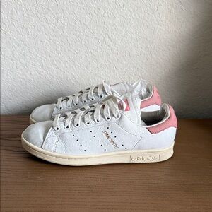 adidas stan smiths - pink, gold writing
